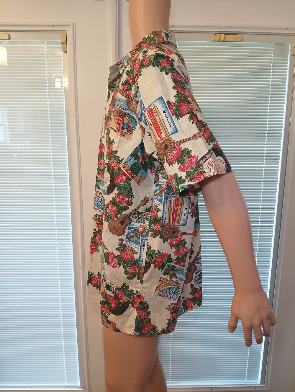 Reyn Spooner Mele Kalikimaka Hawaiian Shirt - Picture 2 of 5